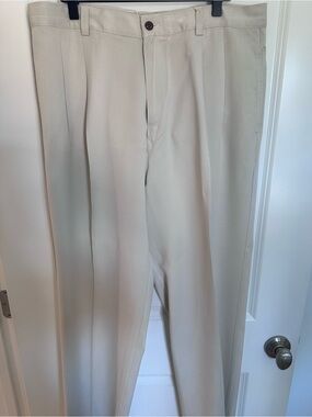 Tommy Bahama Classic Silk Single Pleat Dress Pants in Light Beige 35”/34”